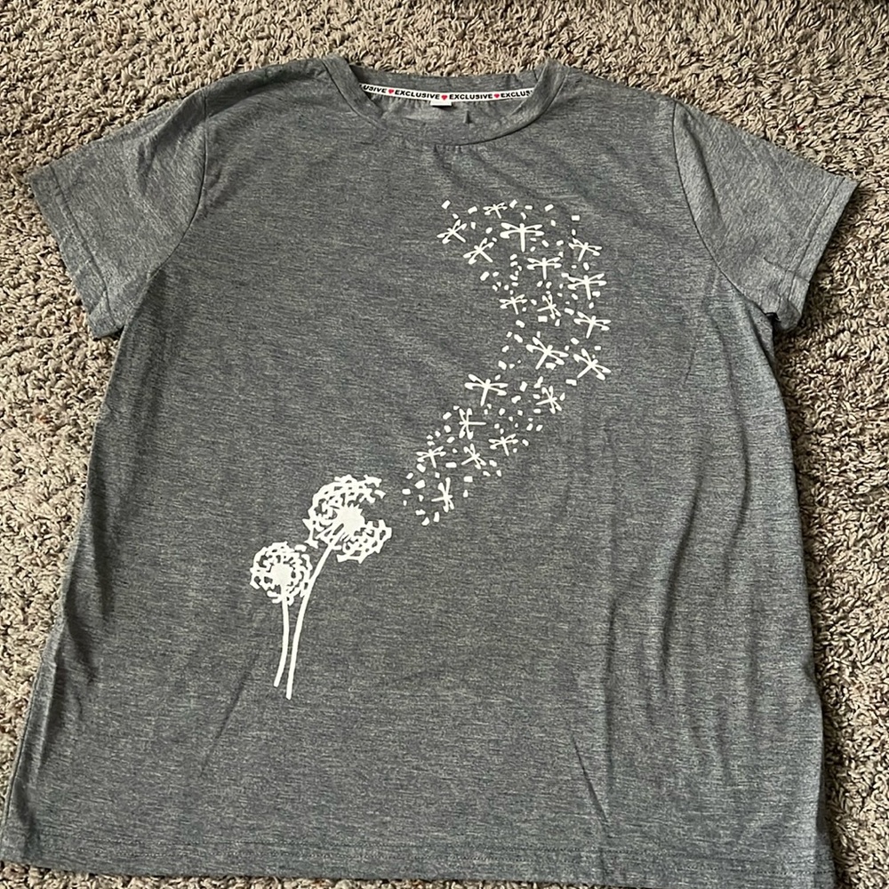 womens basic graphic tee
